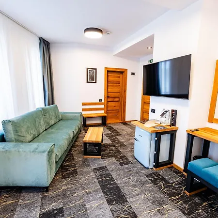 מלון Boutique And 4*