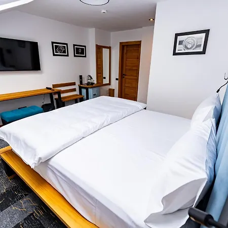 מלון Boutique And 4*