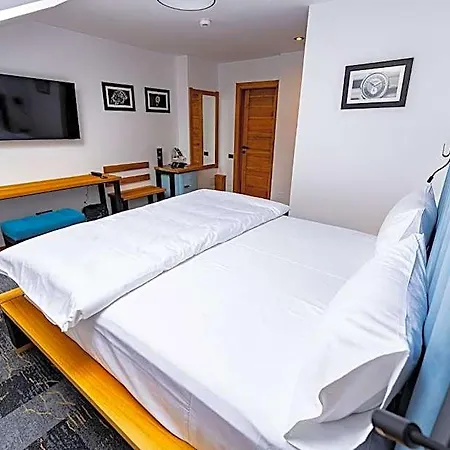Hotel Boutique And 4*